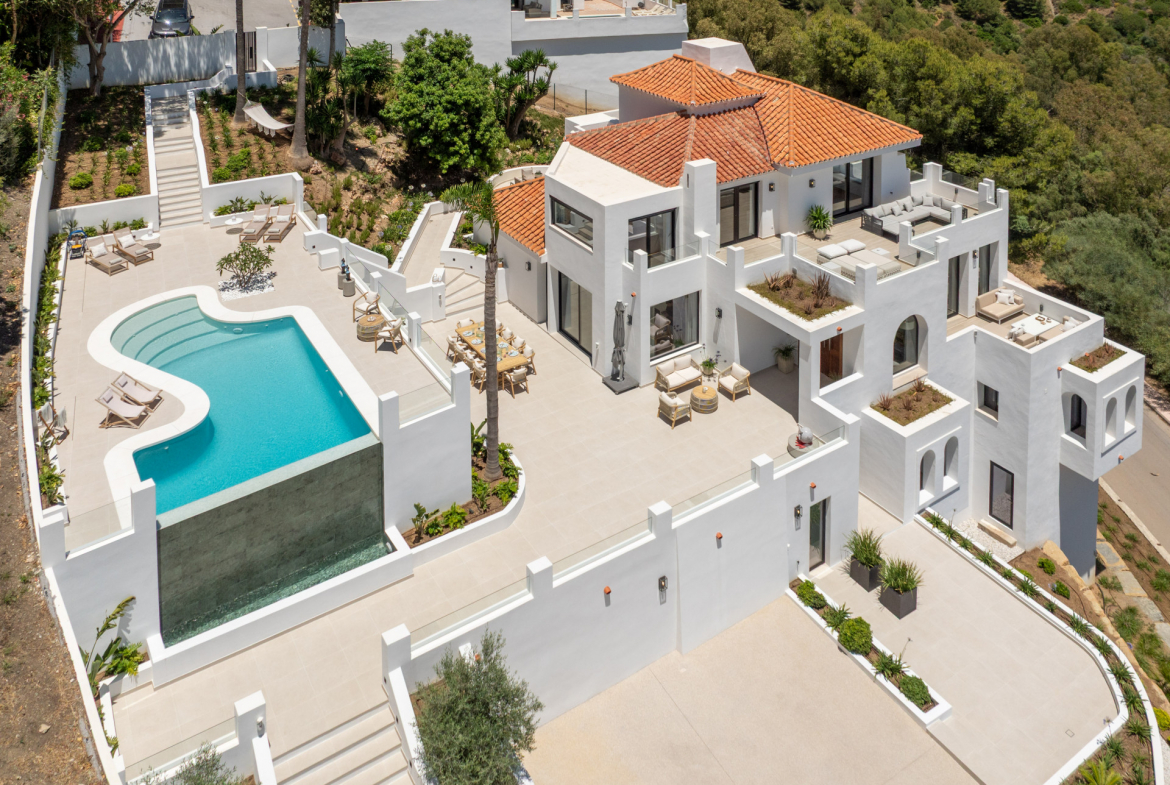 Mediterranean Villa in Las Lomas de Nueva Andalucía