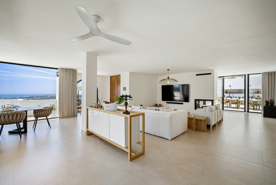 Mediterranean Villa in Las Lomas de Nueva Andalucía