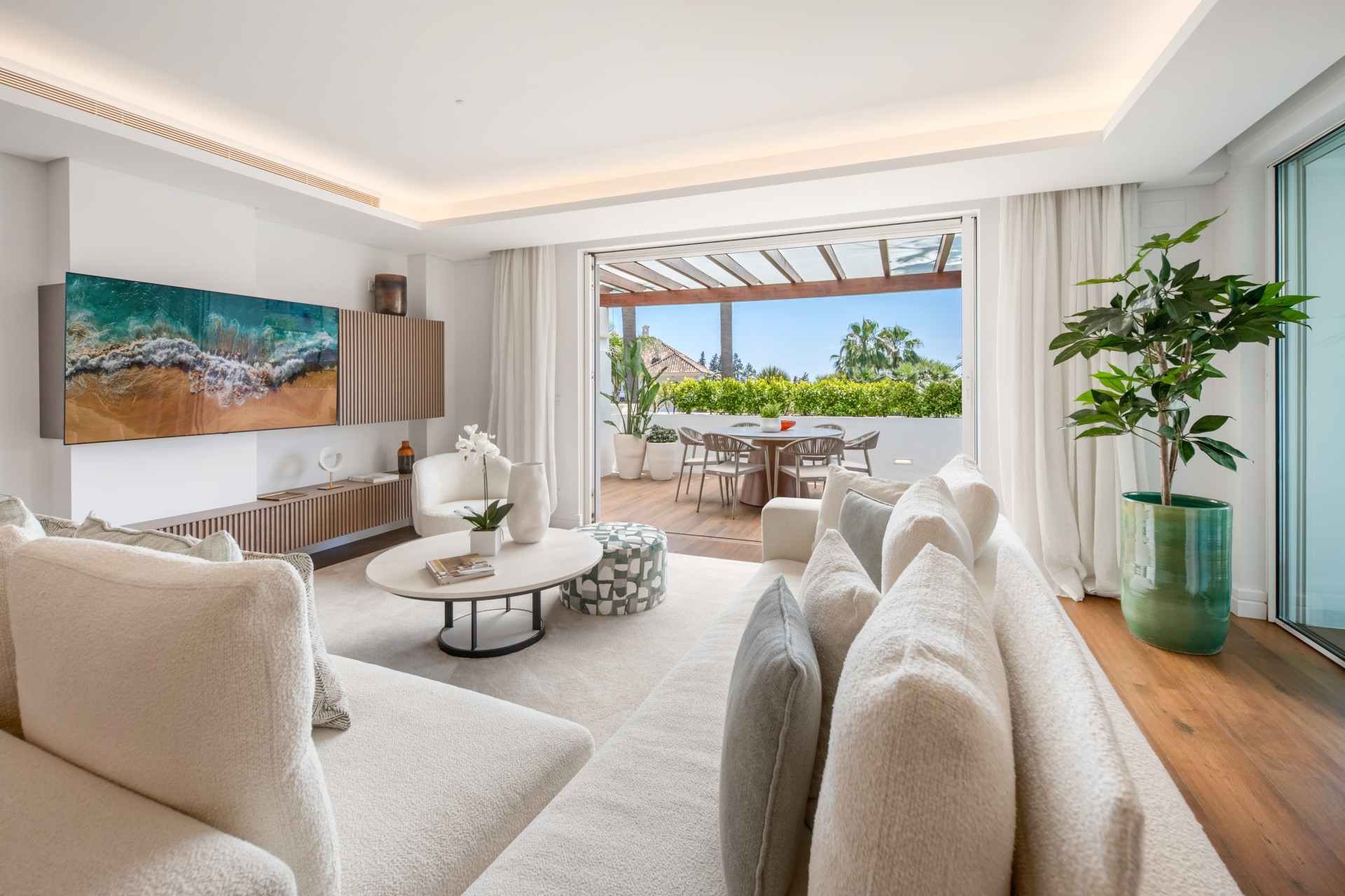 full (3) Elegant Apartment in Monte Paraíso, Marbella Golden Mile