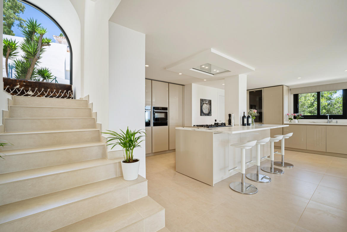 Mediterranean Villa in Las Lomas de Nueva Andalucía