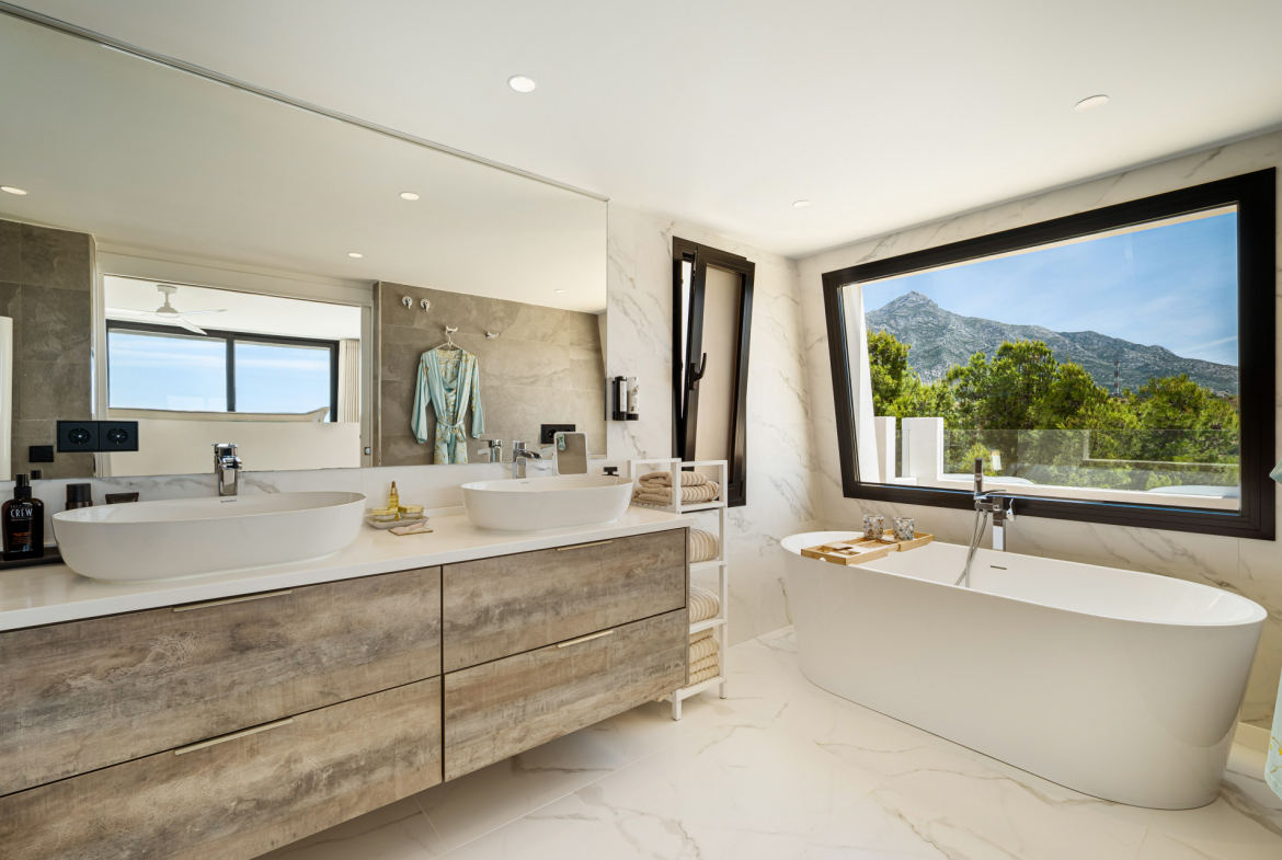 Mediterranean Villa in Las Lomas de Nueva Andalucía