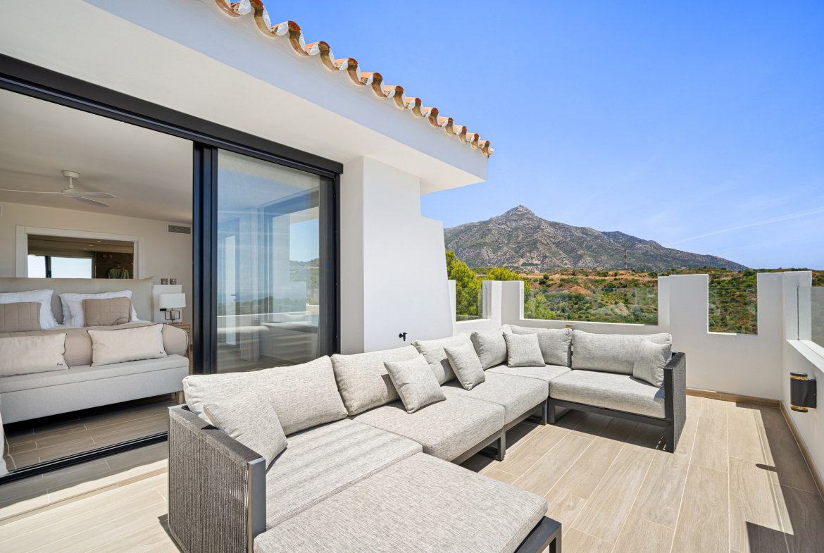Mediterranean Villa in Las Lomas de Nueva Andalucía