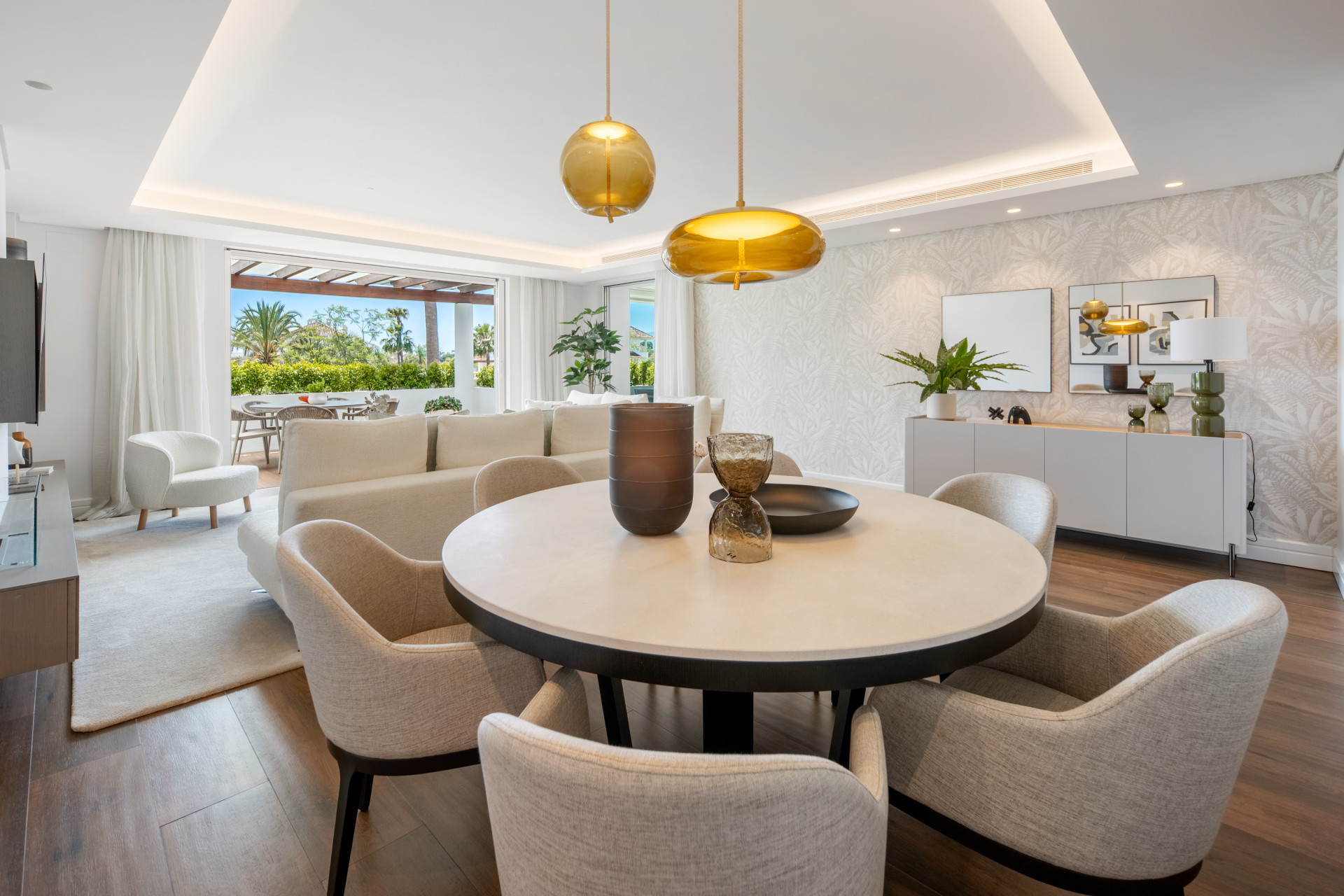 full (5) Elegant Apartment in Monte Paraíso, Marbella Golden Mile