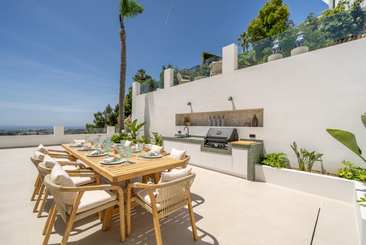 Mediterranean Villa in Las Lomas de Nueva Andalucía
