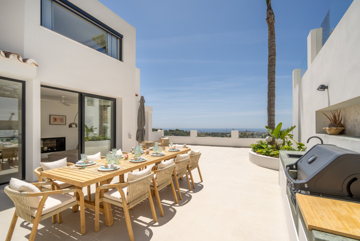 Mediterranean Villa in Las Lomas de Nueva Andalucía