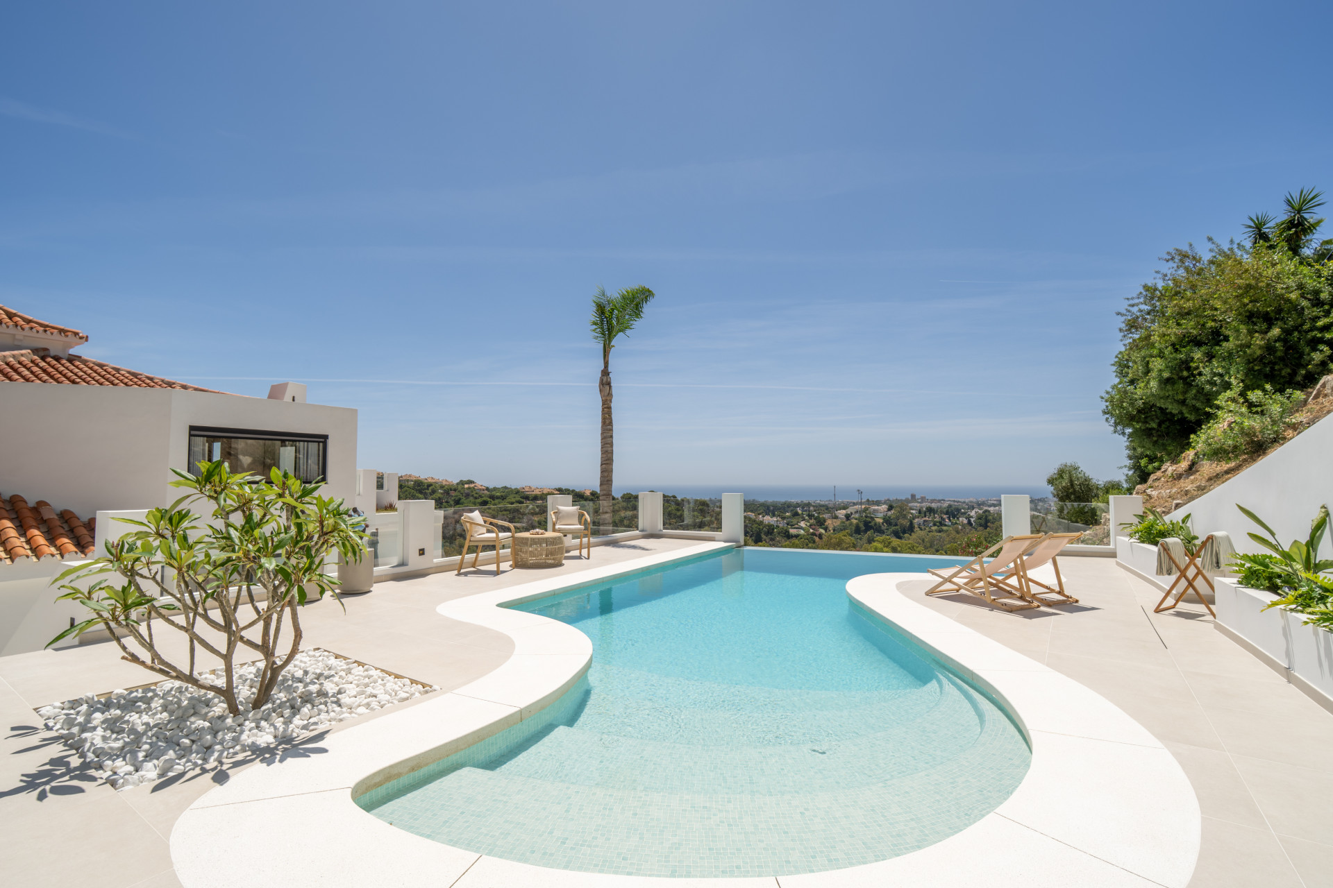 Mediterranean Villa in Las Lomas de Nueva Andalucía