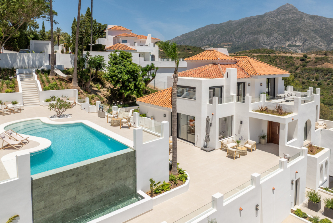 Mediterranean Villa in Las Lomas de Nueva Andalucía