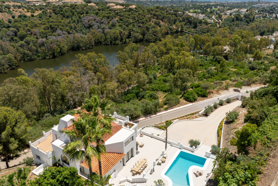 Mediterranean Villa in Las Lomas de Nueva Andalucía