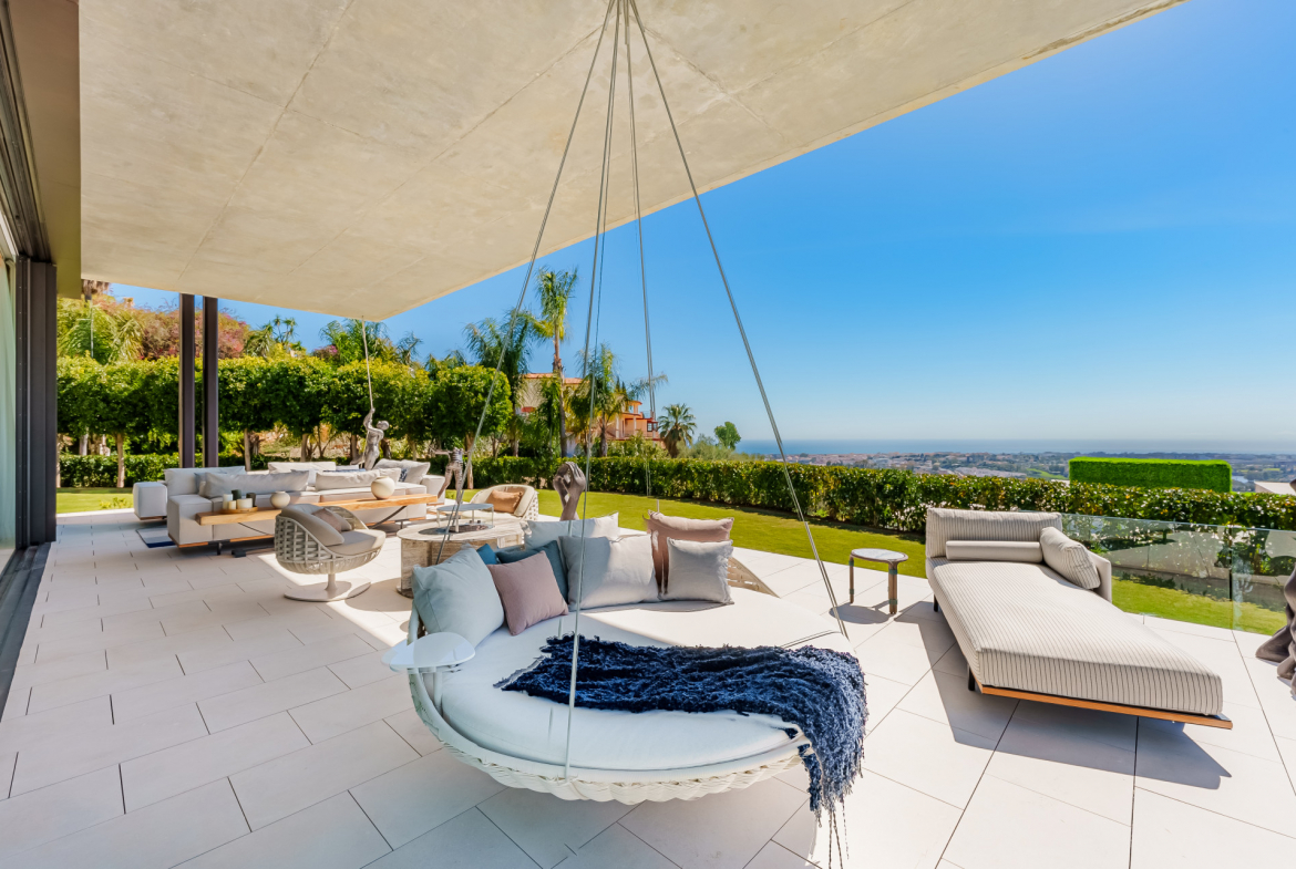 Contemporary Masterpiece with Panoramic Views in La Quinta