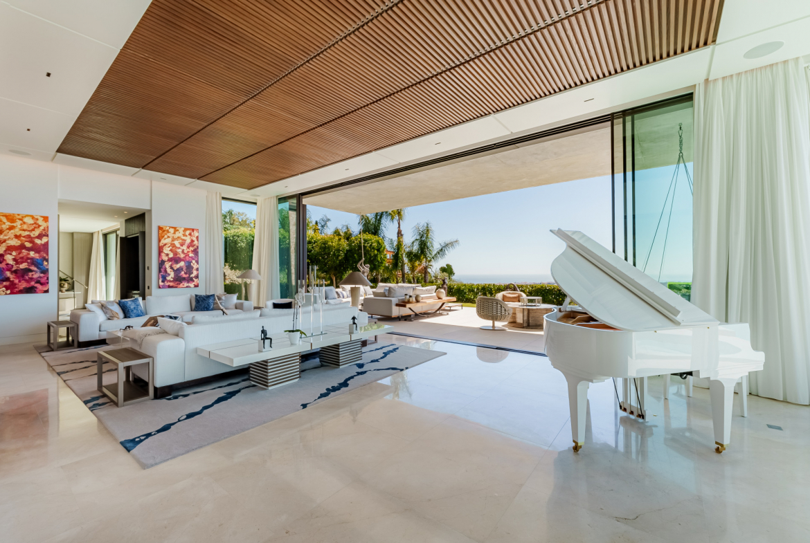 Contemporary Masterpiece with Panoramic Views in La Quinta