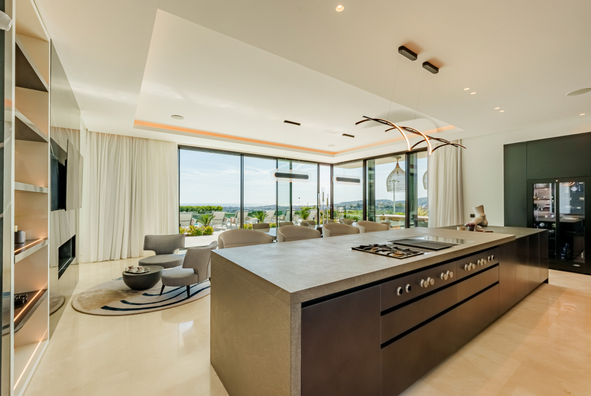 Contemporary Masterpiece with Panoramic Views in La Quinta