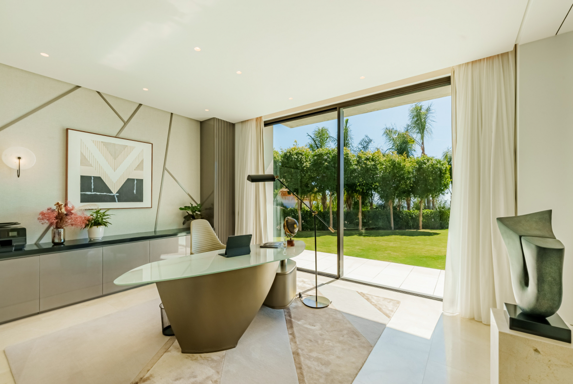 Contemporary Masterpiece with Panoramic Views in La Quinta