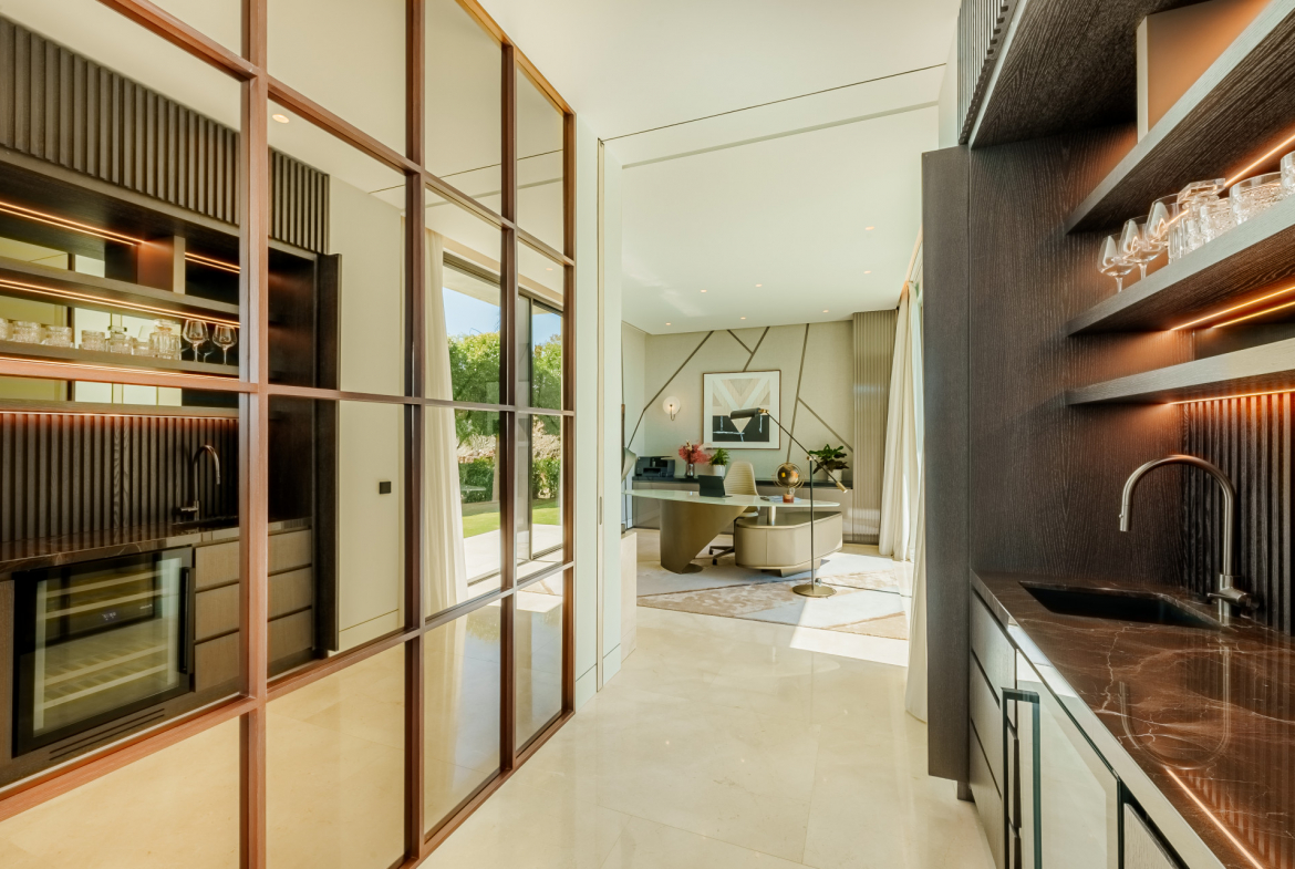 Contemporary Masterpiece with Panoramic Views in La Quinta