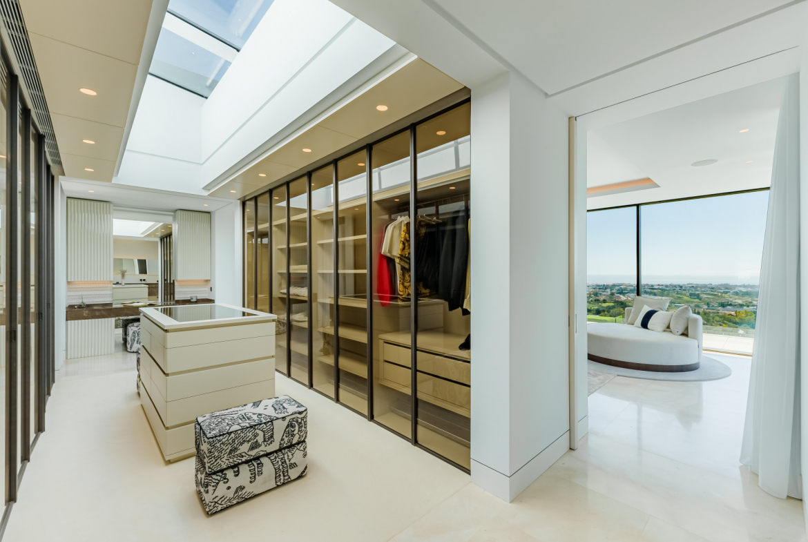 Contemporary Masterpiece with Panoramic Views in La Quinta