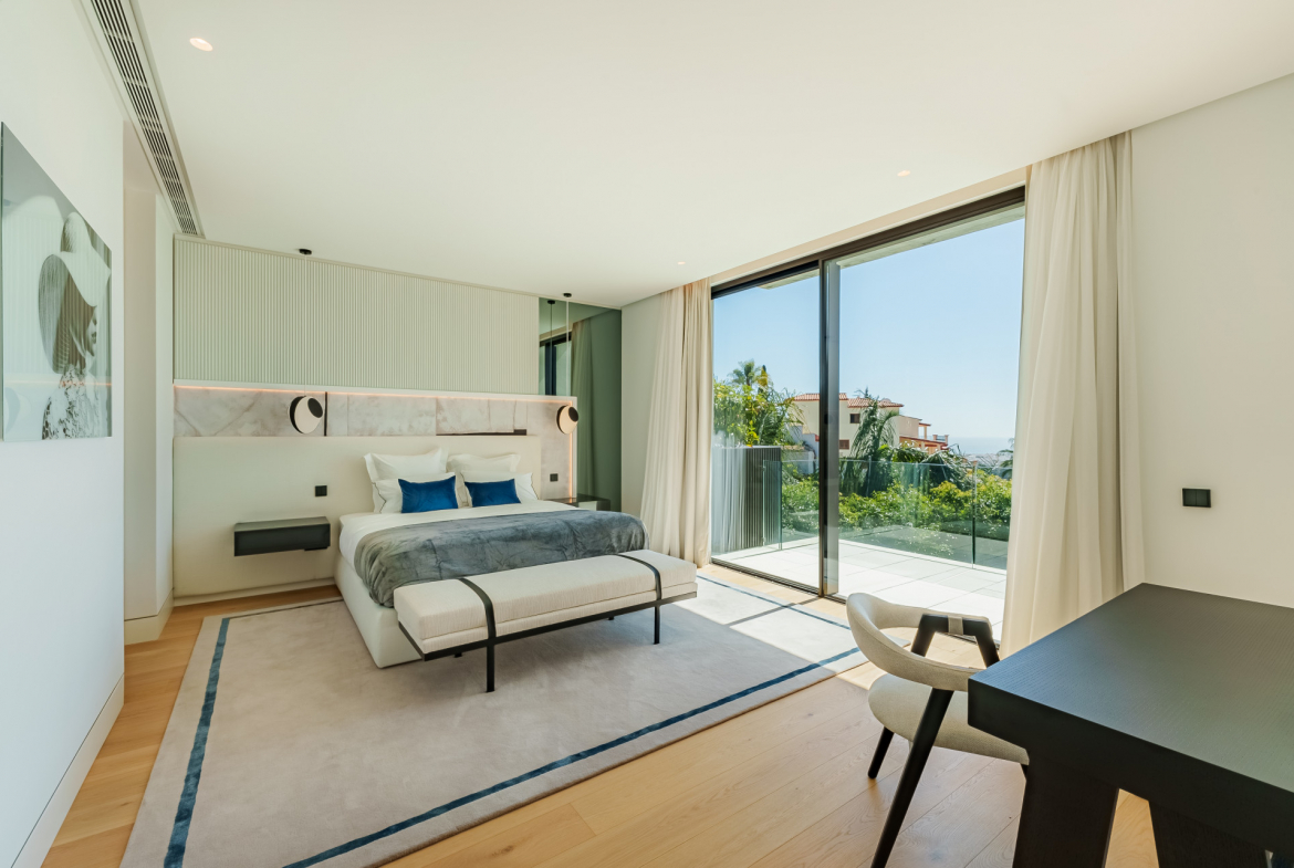 Contemporary Masterpiece with Panoramic Views in La Quinta