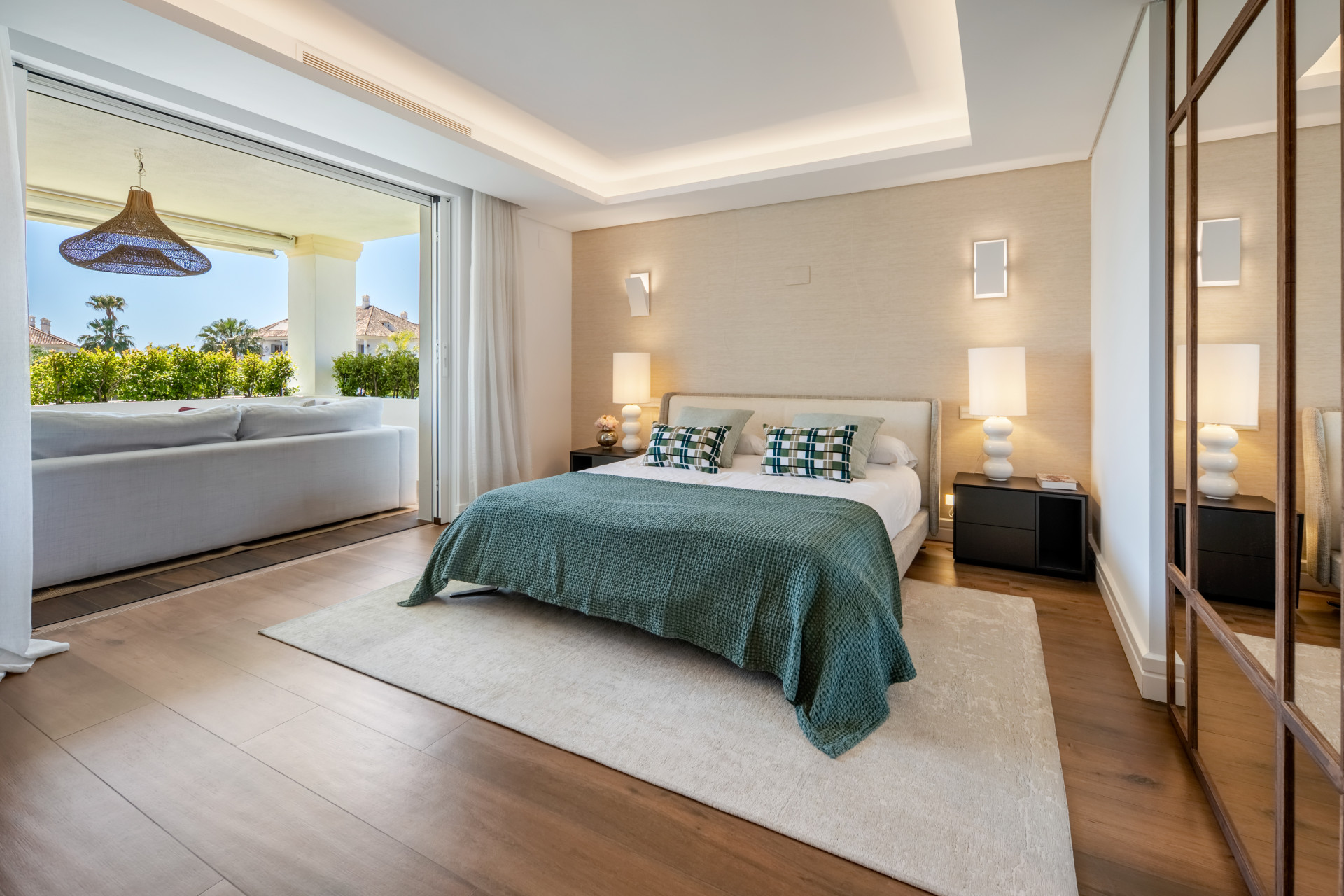 full (9) Elegant Apartment in Monte Paraíso, Marbella Golden Mile