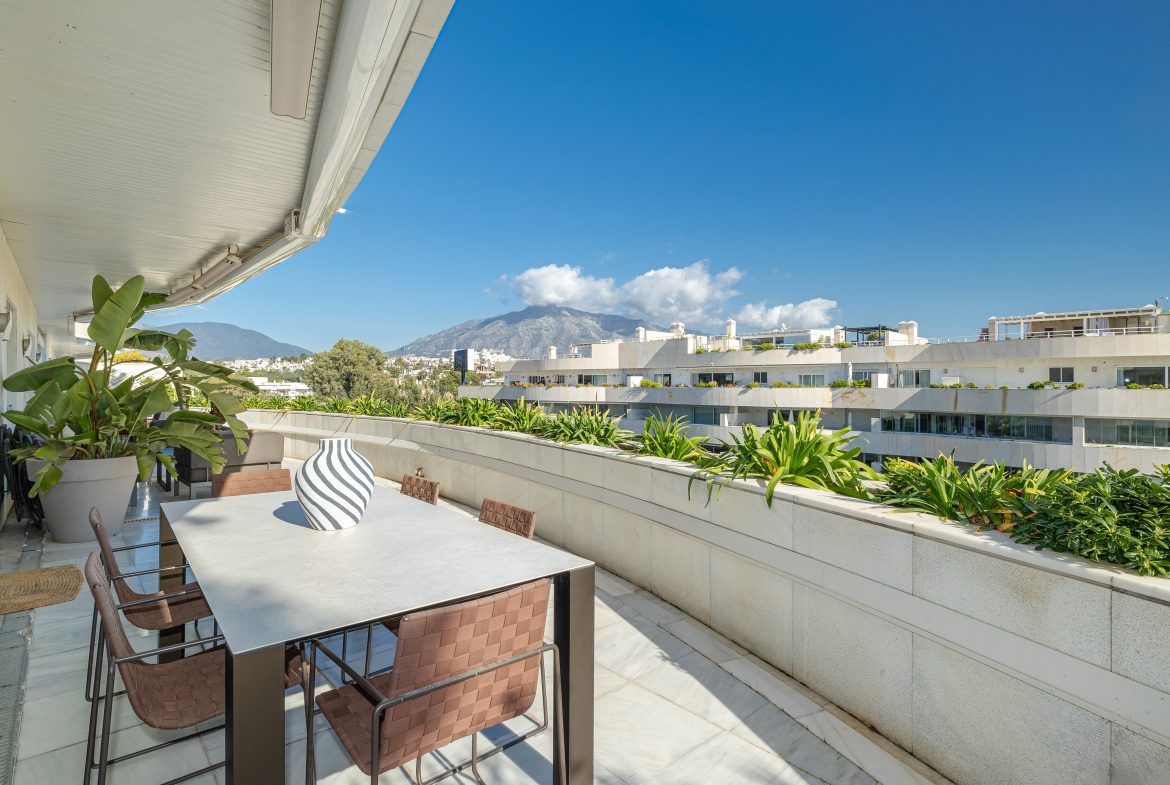 Luxury Duplex Penthouse with Sea Views Near Puerto Banús