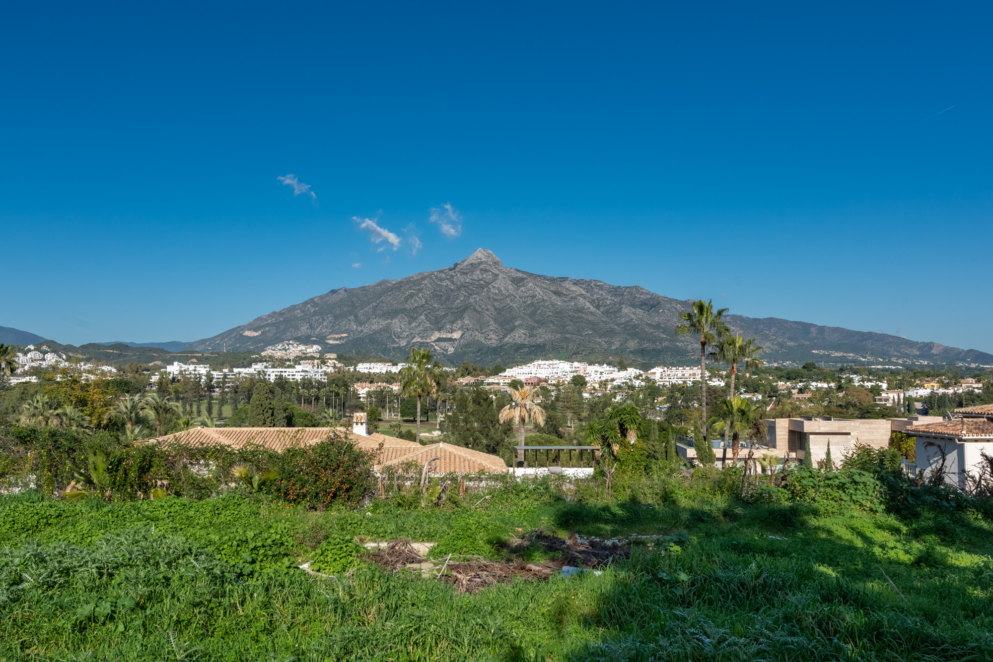 MIMOVE_FRANCHISE_S.L. Luxury Golf Valley Villa in Nueva Andalucía