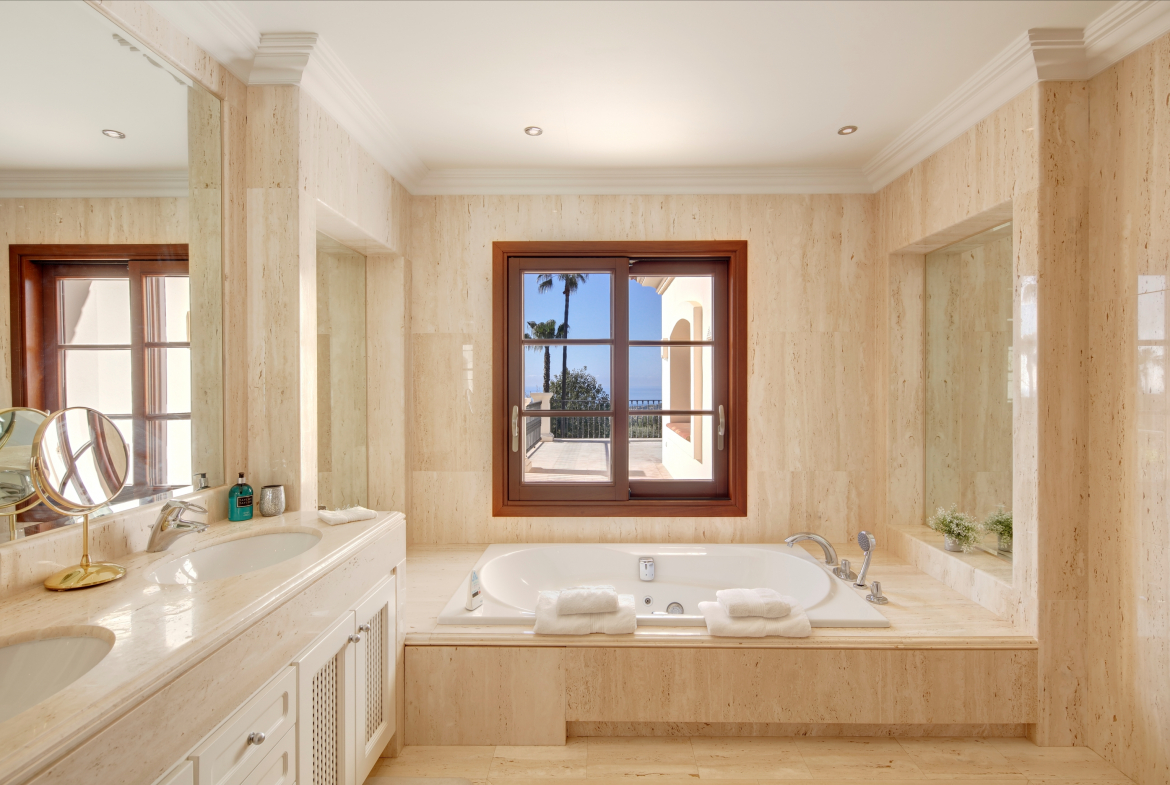Luxury Villa with Sea Views on Marbella’s Golden Mile