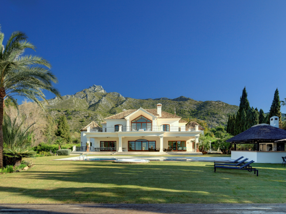 Luxury Villa with Sea Views on Marbella’s Golden Mile