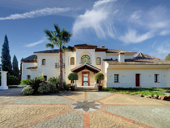 Luxury Villa with Sea Views on Marbella’s Golden Mile