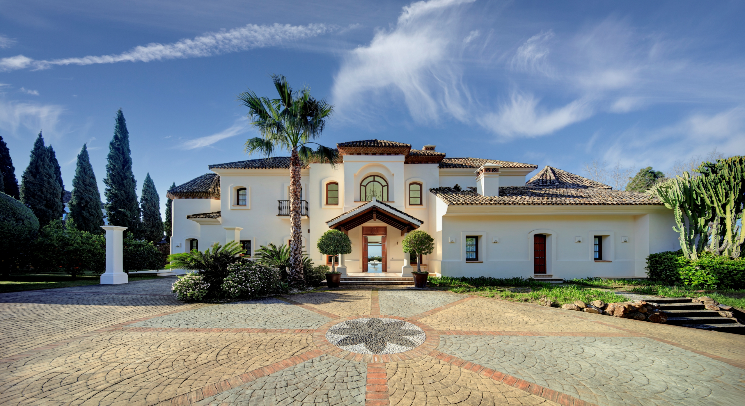Luxury Villa with Sea Views on Marbella’s Golden Mile