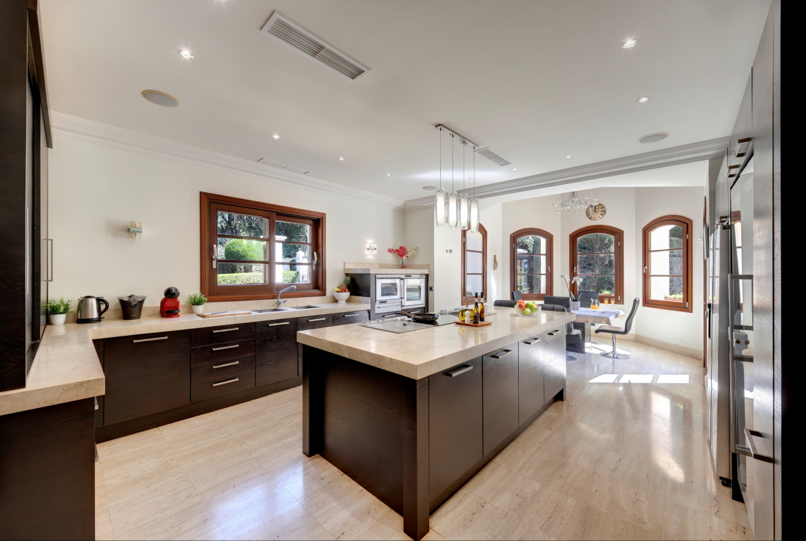 Luxury Villa with Sea Views on Marbella’s Golden Mile