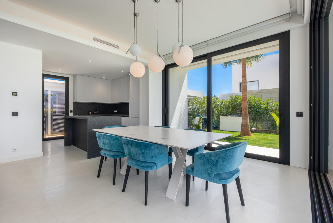 Luxury Contemporary Villa in La Finca de Marbella