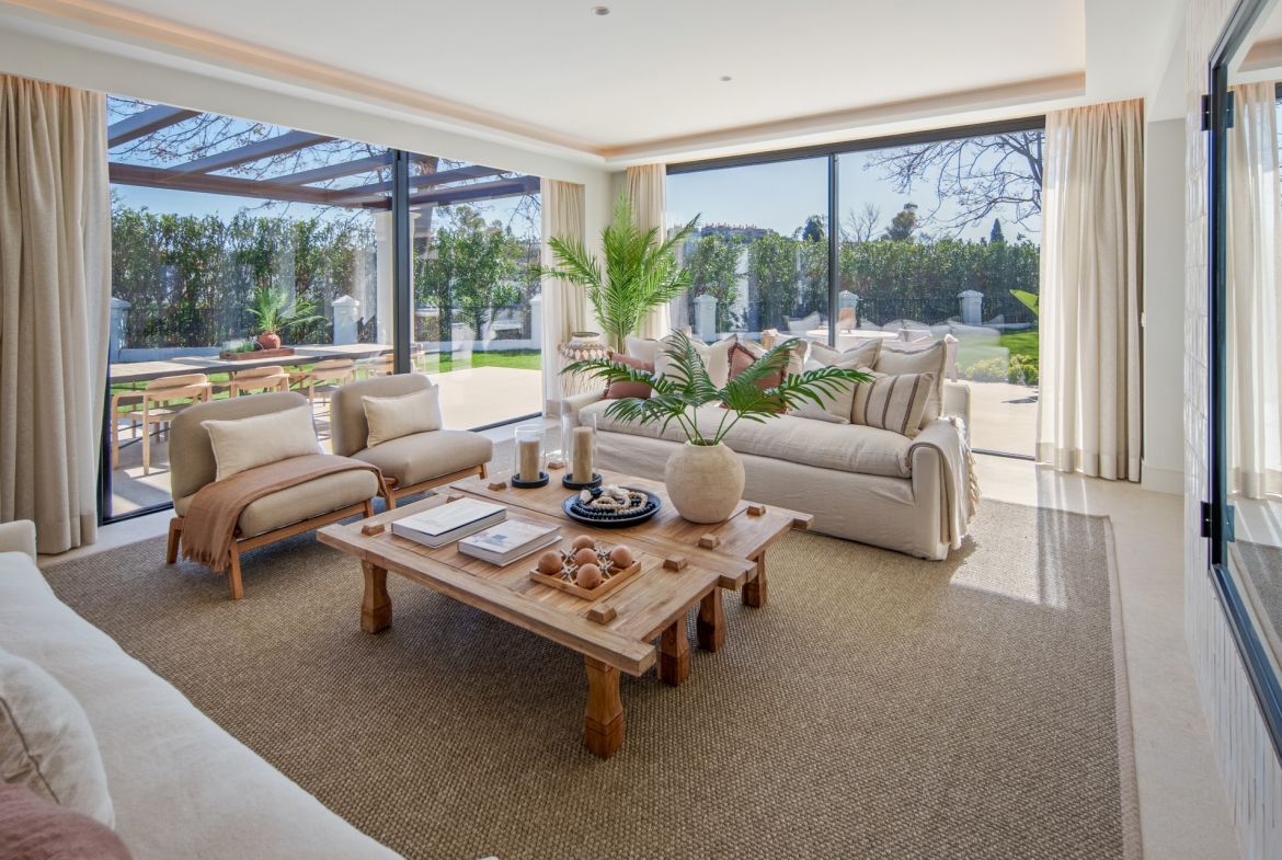 Frontline Golf Villa in La Cerquilla, Nueva Andalucía