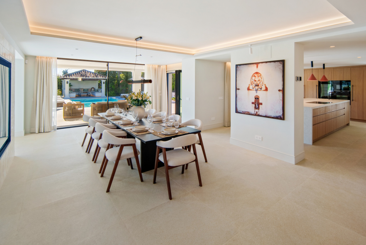 Frontline Golf Villa in La Cerquilla, Nueva Andalucía
