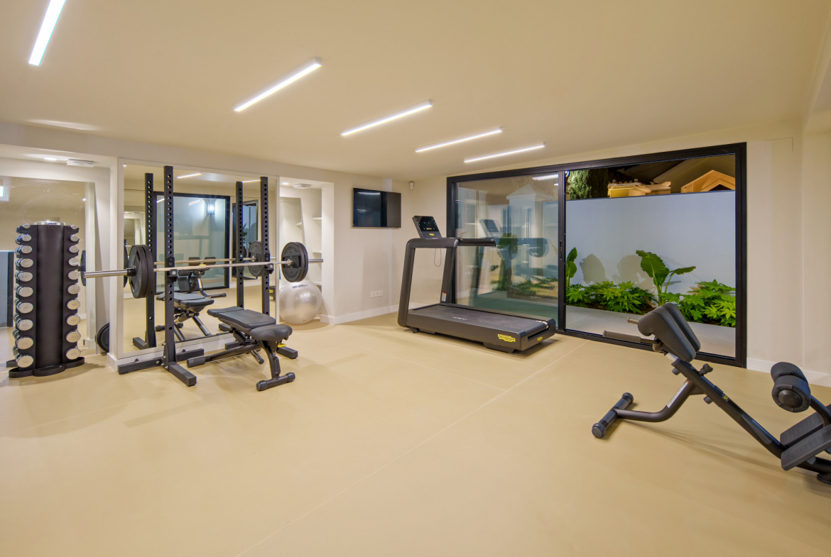 Frontline Golf Villa in La Cerquilla, Nueva Andalucía