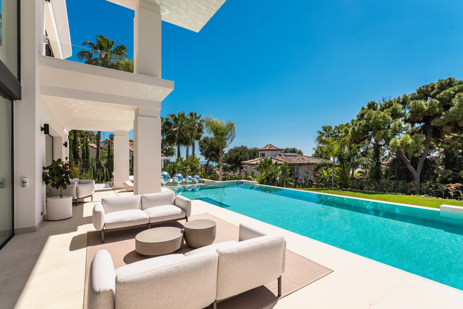 luxo-estate-1 Sierra Blanca Marbella villa 6 Bedrooms