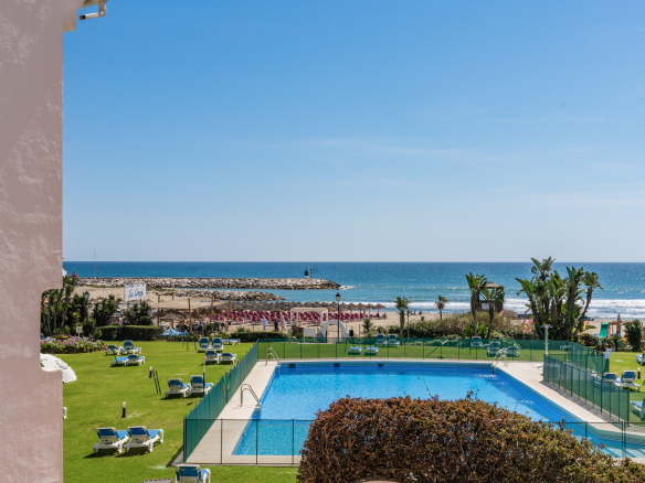 Cabopino Marbella penthouse 2 Bedrooms
