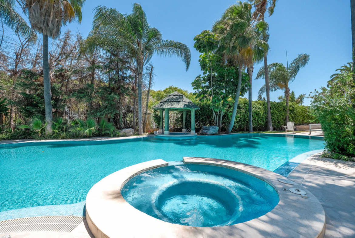 Nueva Andalucia Marbella villa 10 Bedrooms