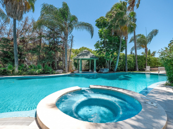 Nueva Andalucia Marbella villa 10 Bedrooms