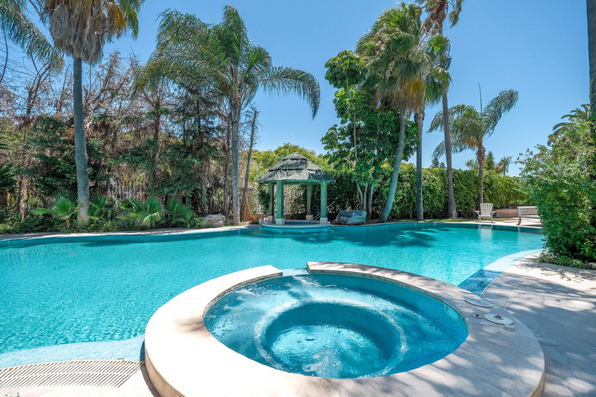 luxo-estate-1 Nueva Andalucia Marbella villa 10 Bedrooms