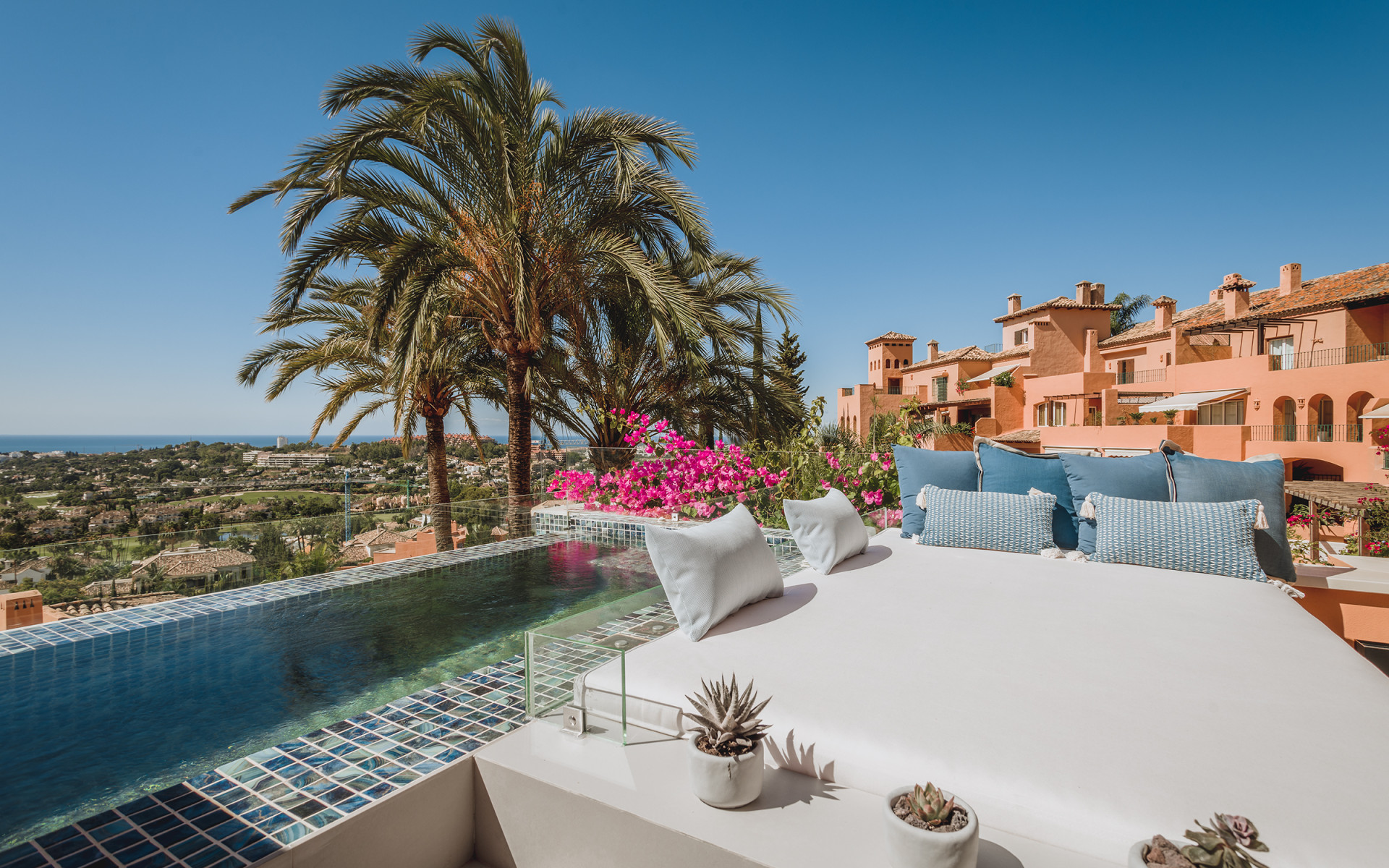 Nueva Andalucia Marbella penthouse 3 Bedrooms