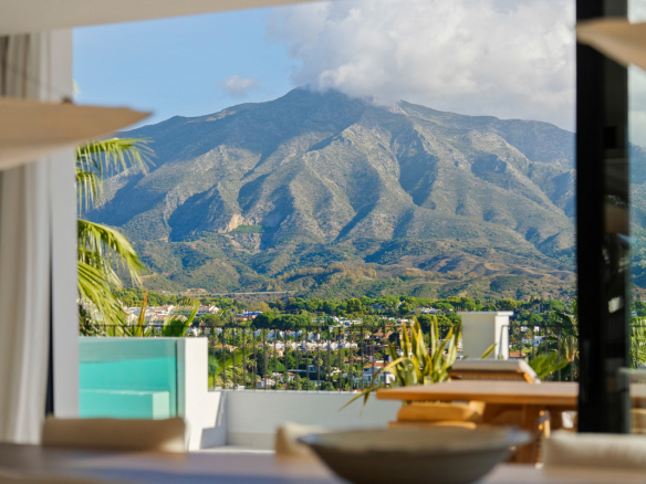 Nueva Andalucia Marbella villa 6 Bedrooms