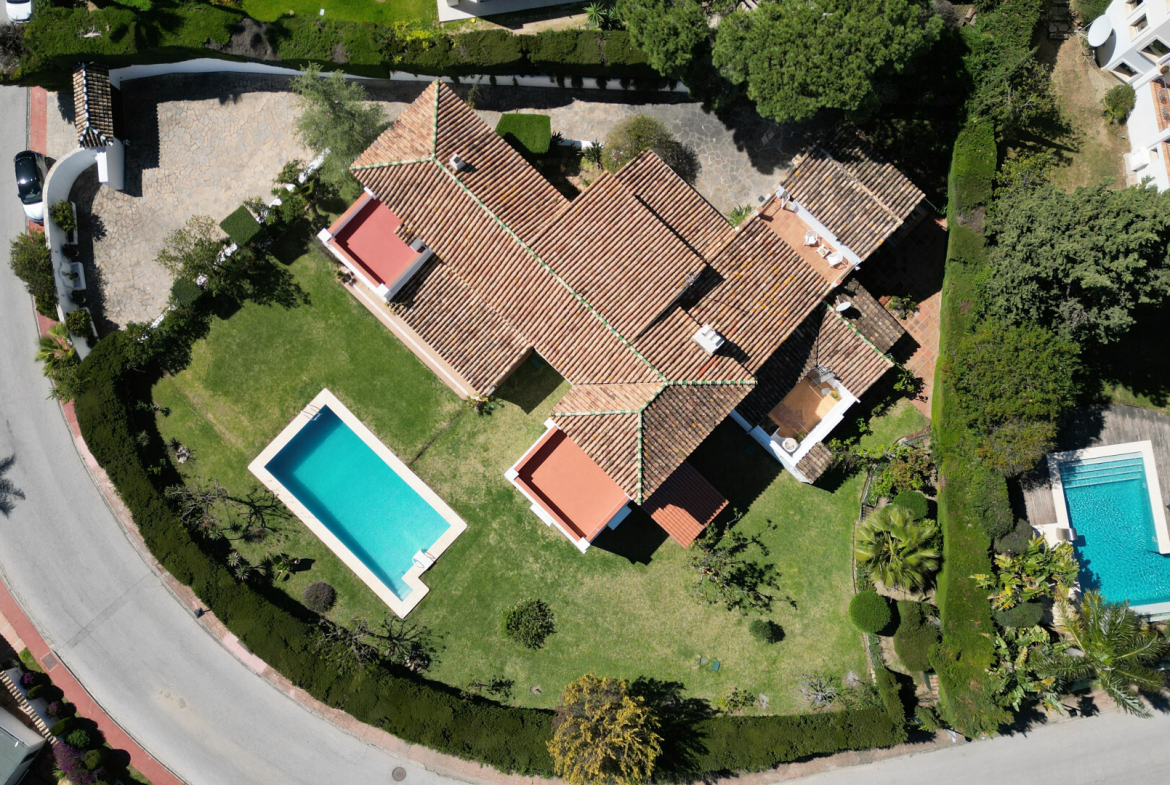 Nueva Andalucia Marbella villa 6 Bedrooms