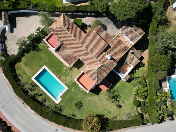 Nueva Andalucia Marbella villa 6 Bedrooms