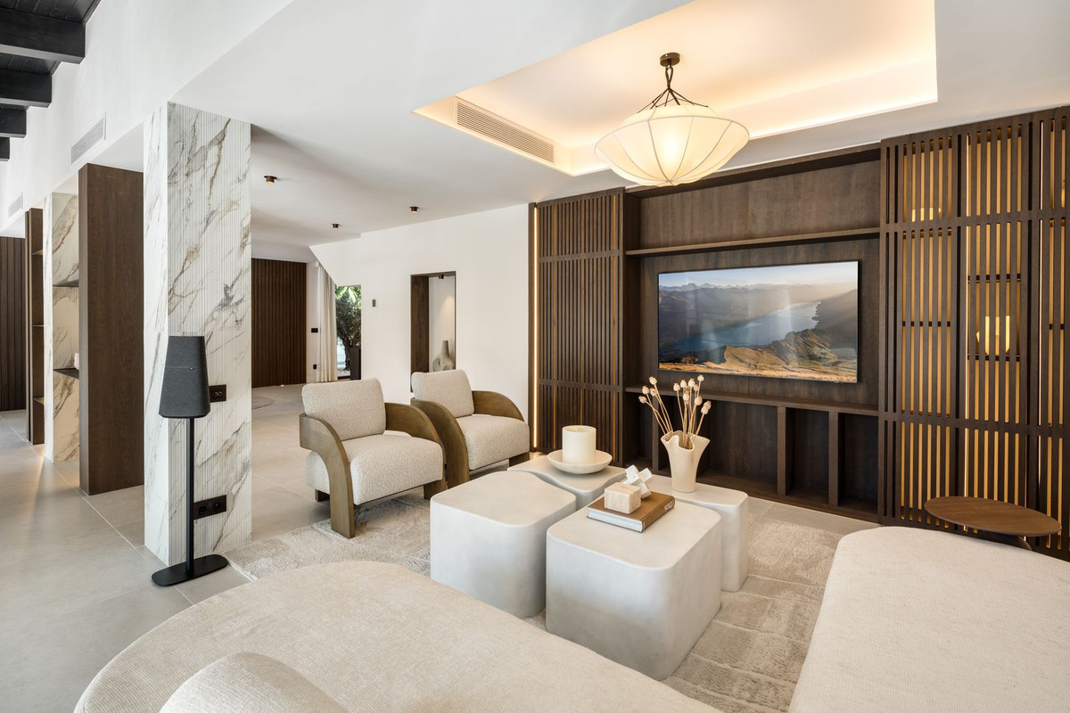 Nueva Andalucia Marbella villa 5 Bedrooms