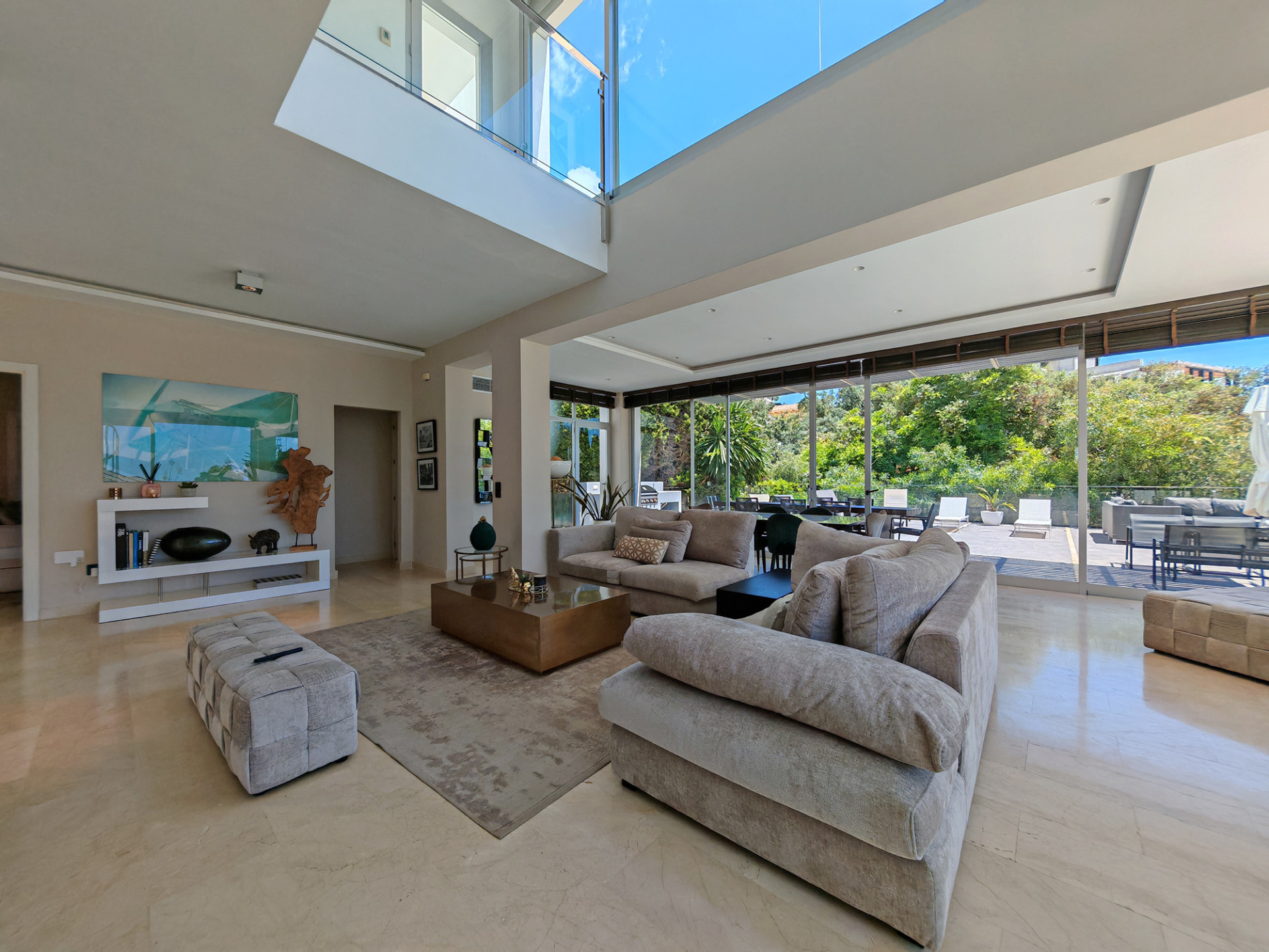 luxo-estate-1 El Rosario Marbella villa 3 Bedrooms