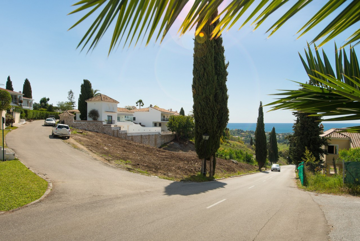 El Paraiso Alto Benahavis plot  Bedrooms