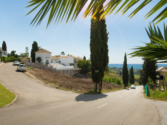 El Paraiso Alto Benahavis plot  Bedrooms