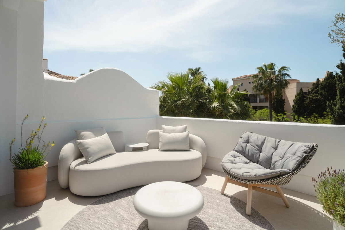 luxo-estate-1 Puerto Banus Marbella penthouse 3 Bedrooms