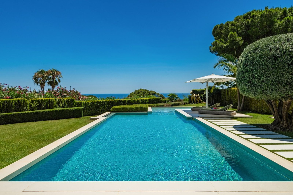 luxo-estate-1 Marbella Golden Mile Marbella villa 5 Bedrooms