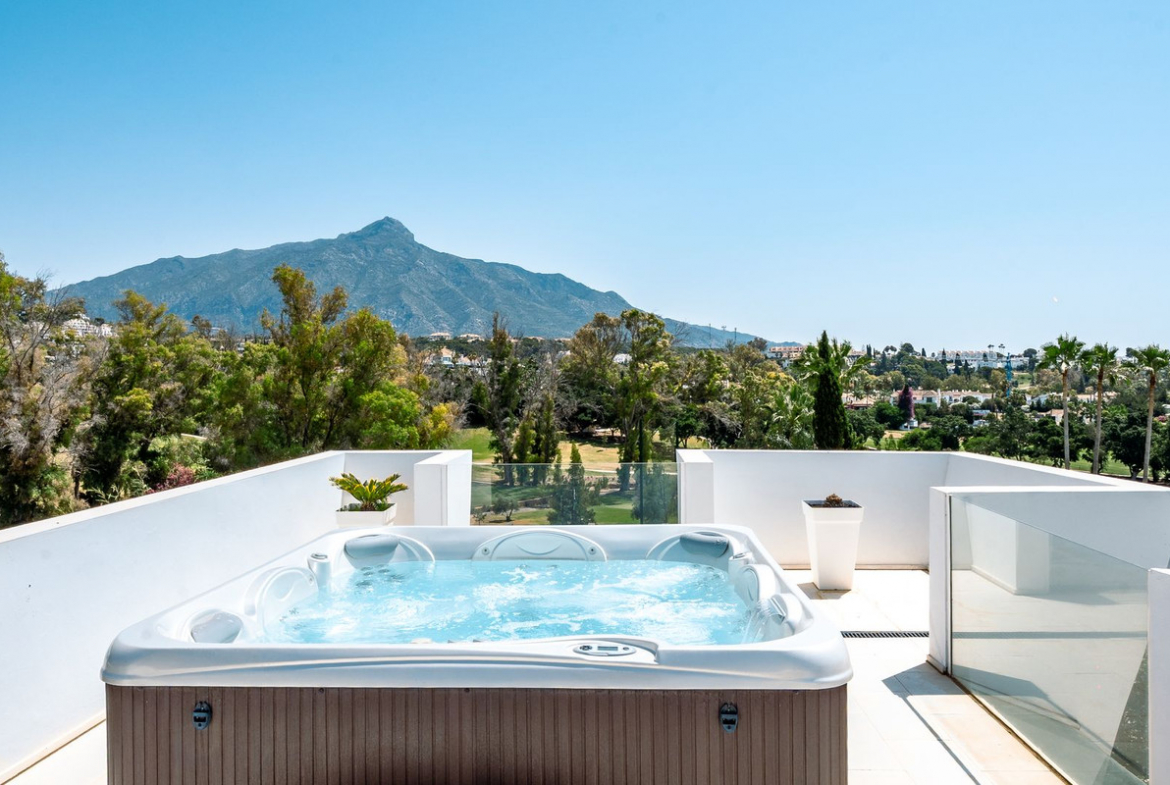 Nueva Andalucia Marbella villa 5 Bedrooms