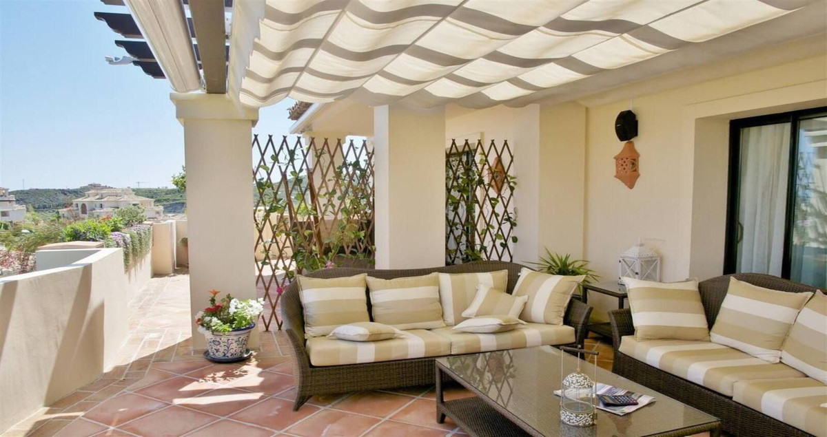 luxo-estate-1 Benahavis penthouse 4 Bedrooms