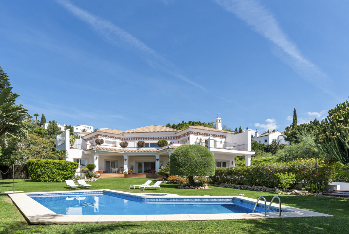 El Paraiso Alto Benahavis villa 6 Bedrooms