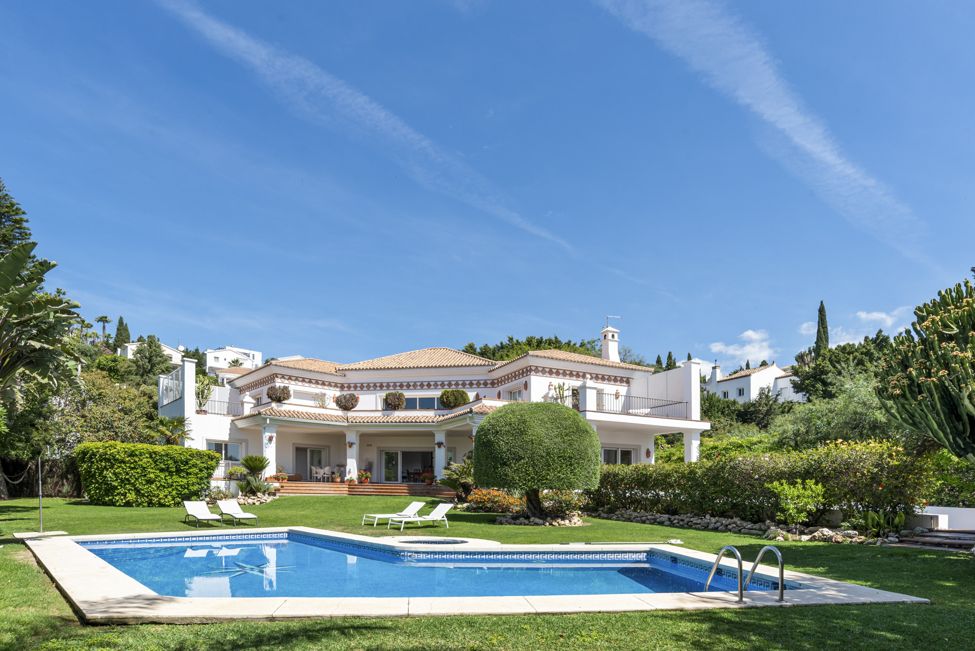 El Paraiso Alto Benahavis villa 6 Bedrooms